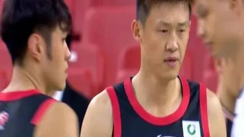 “曼联今夏有望免费引进戴维与安赫尔-戈麦斯，免签前景乐观”